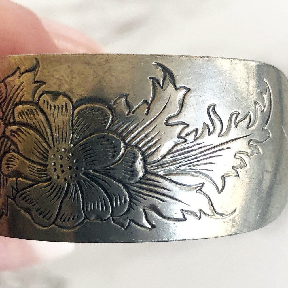 Vintage Authentic Kirk Stieff Signed September Aster Etched Pewter Cuff Bracelet - Picture 3 of 7